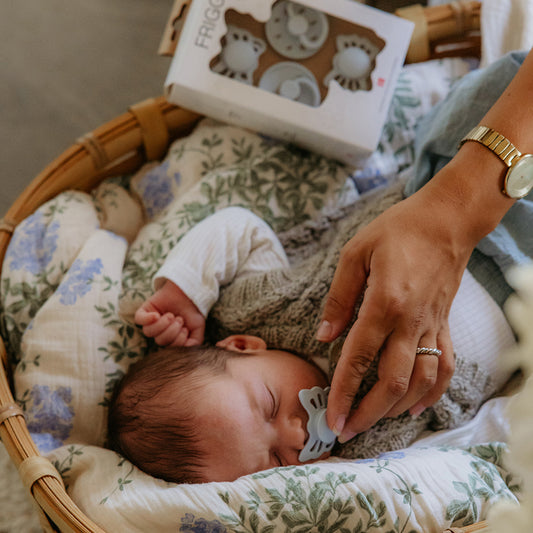 FRIGG Baby's First Pacifier - Confezione da 4 Moonlight Sailing - Powder Blue