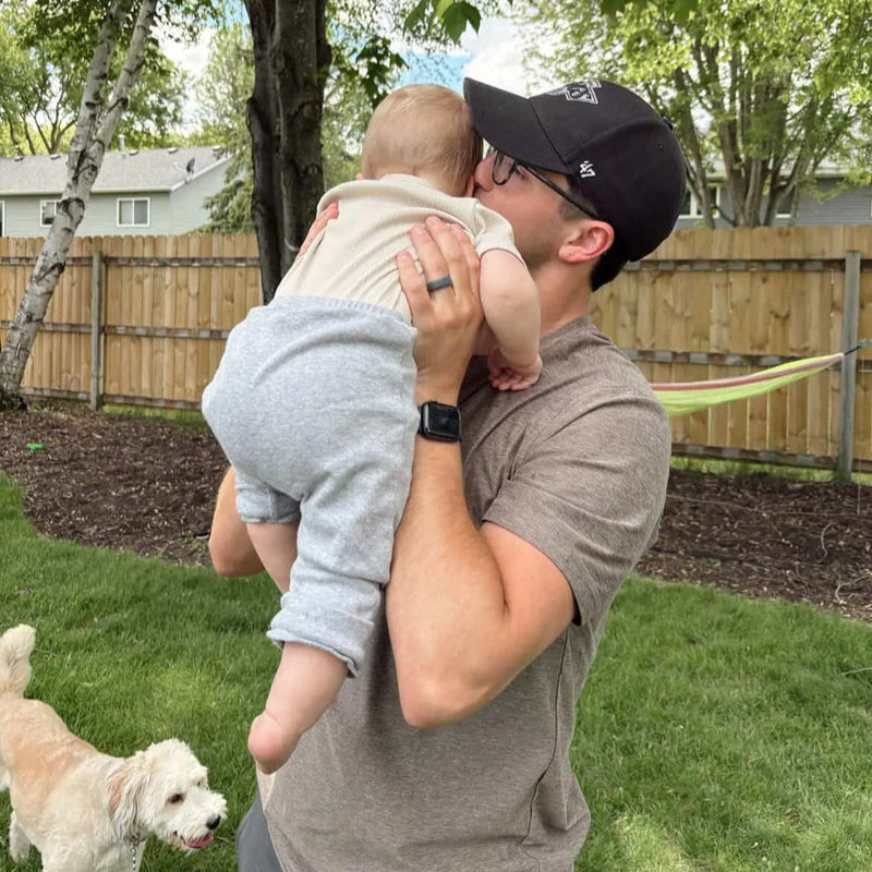 father-kissing-baby-moment-of-connection-parenthood-frigg.webp