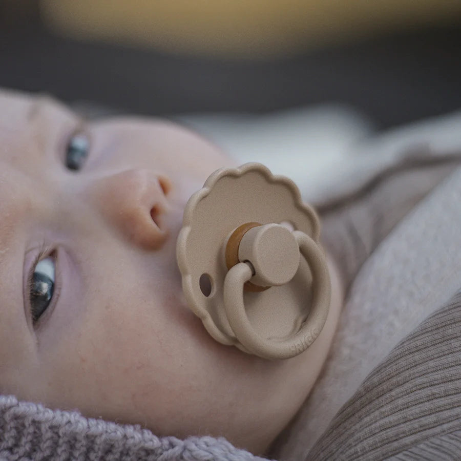 FRIGG Daisy Pacifiers - Floral-Inspired Design with Gentle Comfort
