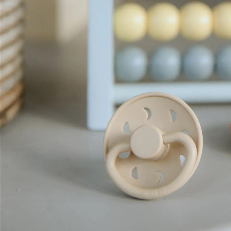 FRIGG Pacifier - Moon Phase Silicone 2-Pack Size 1 - Pale Daffodil/Cream