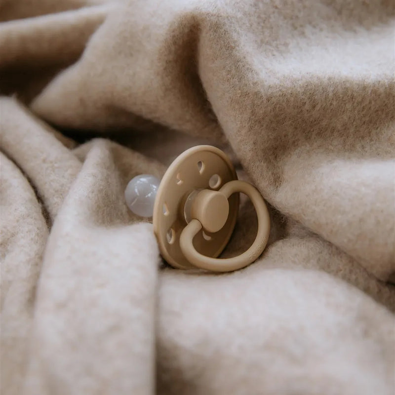 FRIGG Round Pacifier - Moon Phase Latex Size 1 - Croissant