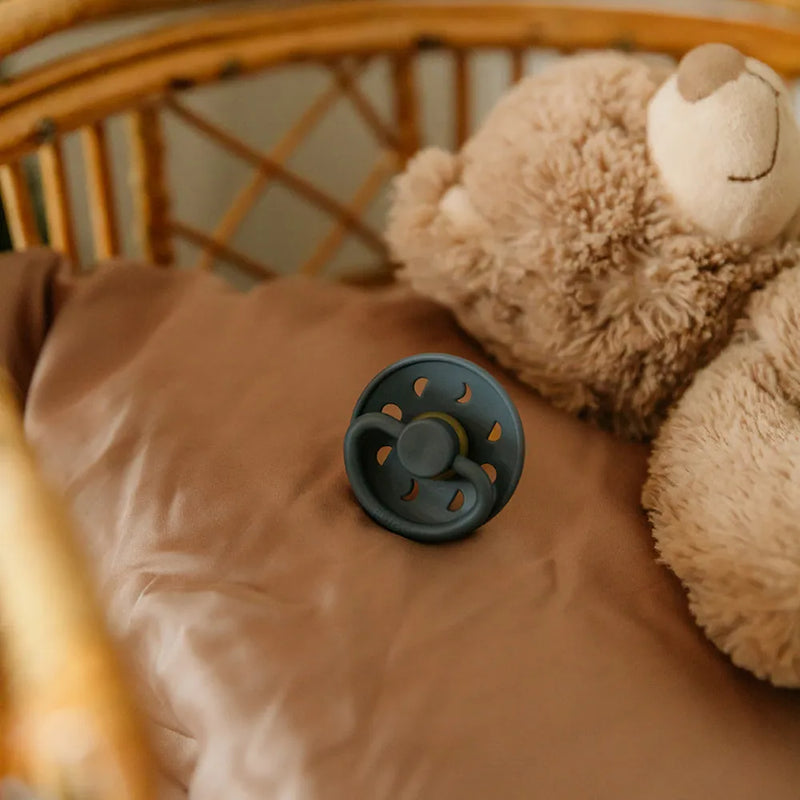 FRIGG Round Pacifier - Moon Phase Silicone Size 1 - Slate