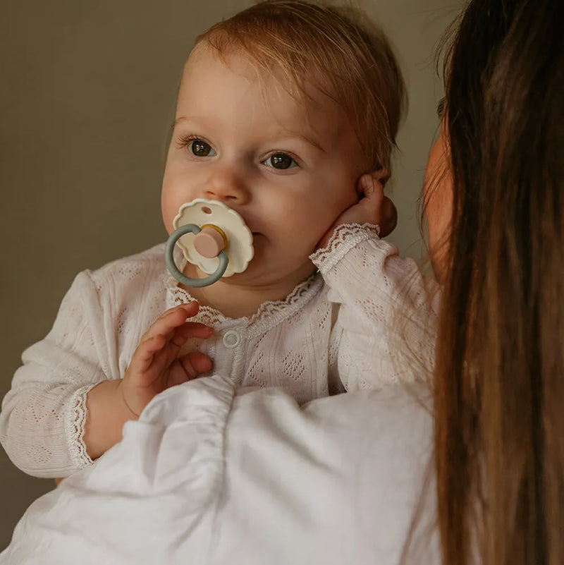 FRIGG Round Pacifier - Daisy Silicone Size 1 - Cotton Candy