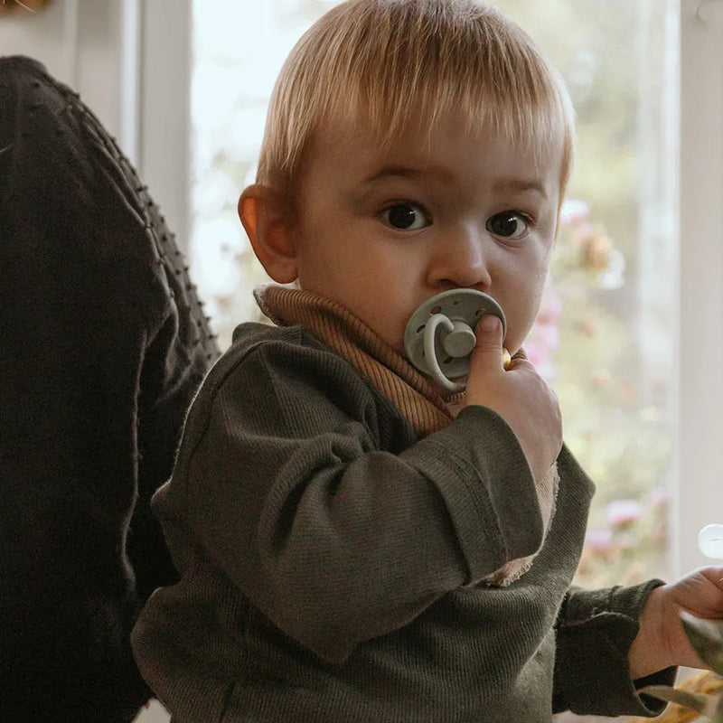 FRIGG Round Pacifier - Moon Phase Silicone Size 1 - Sage