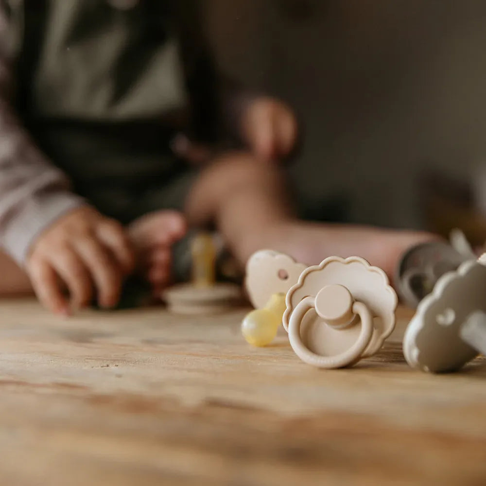 Porcelain Pacifiers FRIGG Round Pacifier - Daisy Silicone Size 1 - Croissant