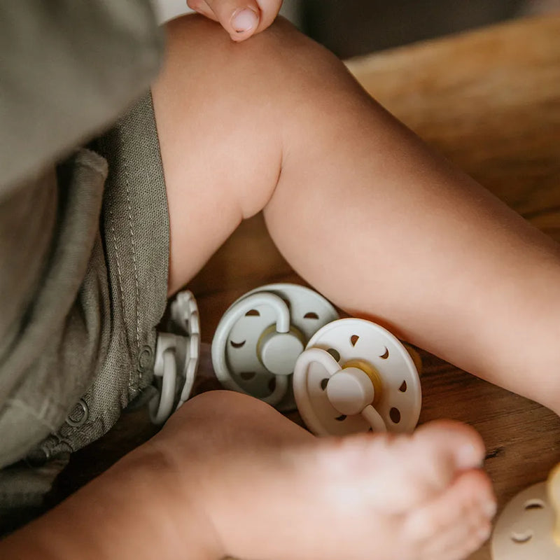 FRIGG Round Pacifier - Moon Phase Silicone Size 1 - Sage
