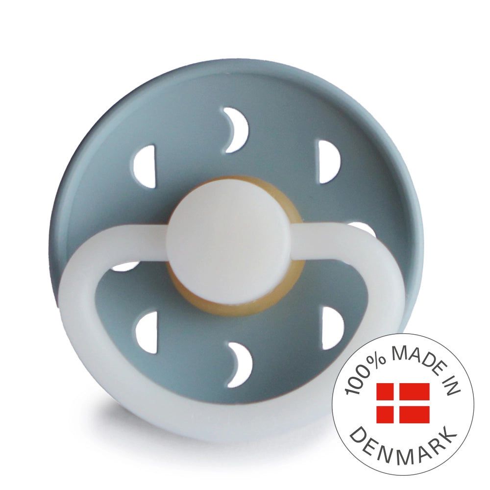FRIGG Round Pacifier - Moon Phase Night Latex Size 2 - Stone Blue