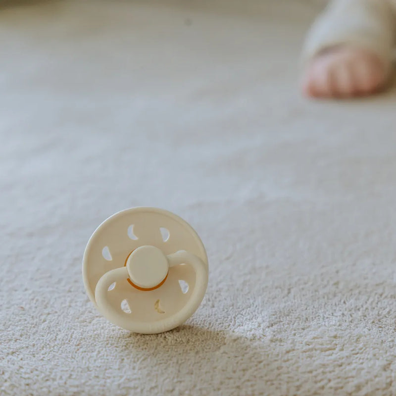 FRIGG Pacifier - Moon Phase Latex 2-Pack Size 1 - Pale Daffodil/Cream
