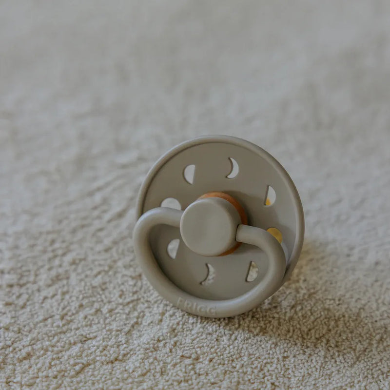 FRIGG Round Pacifier - Moon Phase Silicone Size 1 - Sage