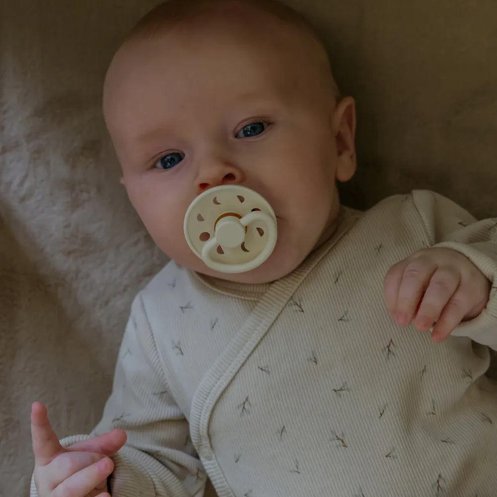 Round Pacifer FRIGG Round Pacifier - Moon Phase Latex Size 2 - Cream