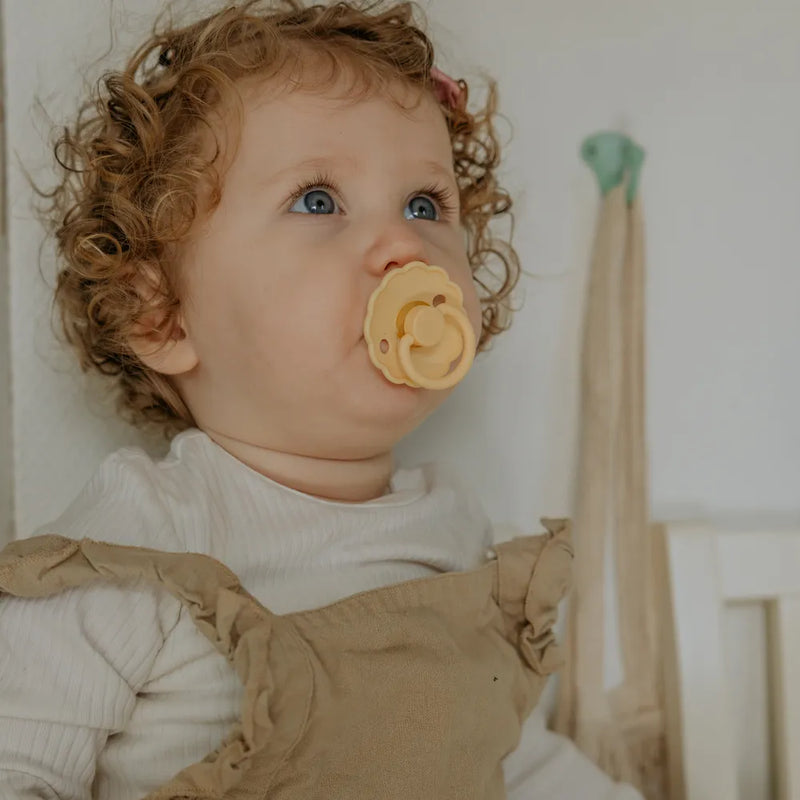 FRIGG Round Pacifier - Daisy Latex Size 1 - Pale Daffodil