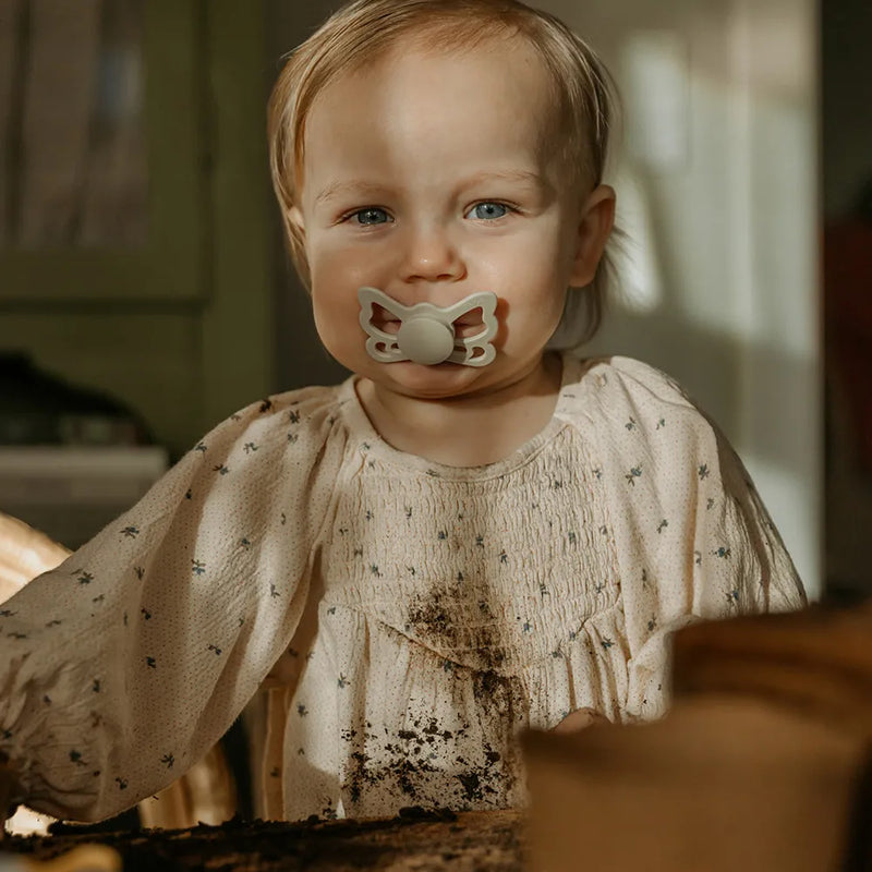 FRIGG Anatomical Pacifier - Butterfly Silicone Size 1 - Great Gray