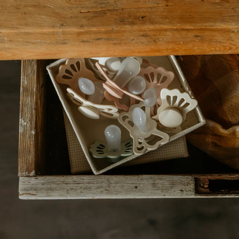 FRIGG Anatomical Pacifier - Butterfly Silicone Size 1 - Baby Pink