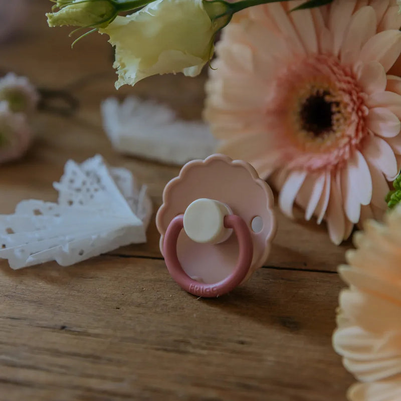 FRIGG Round Pacifier - Daisy Silicone Size 1 - Biscuit
