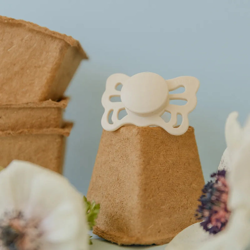 FRIGG Pacifier - Butterfly Silicone 2-Pack Size 1 - Cream/Croissant