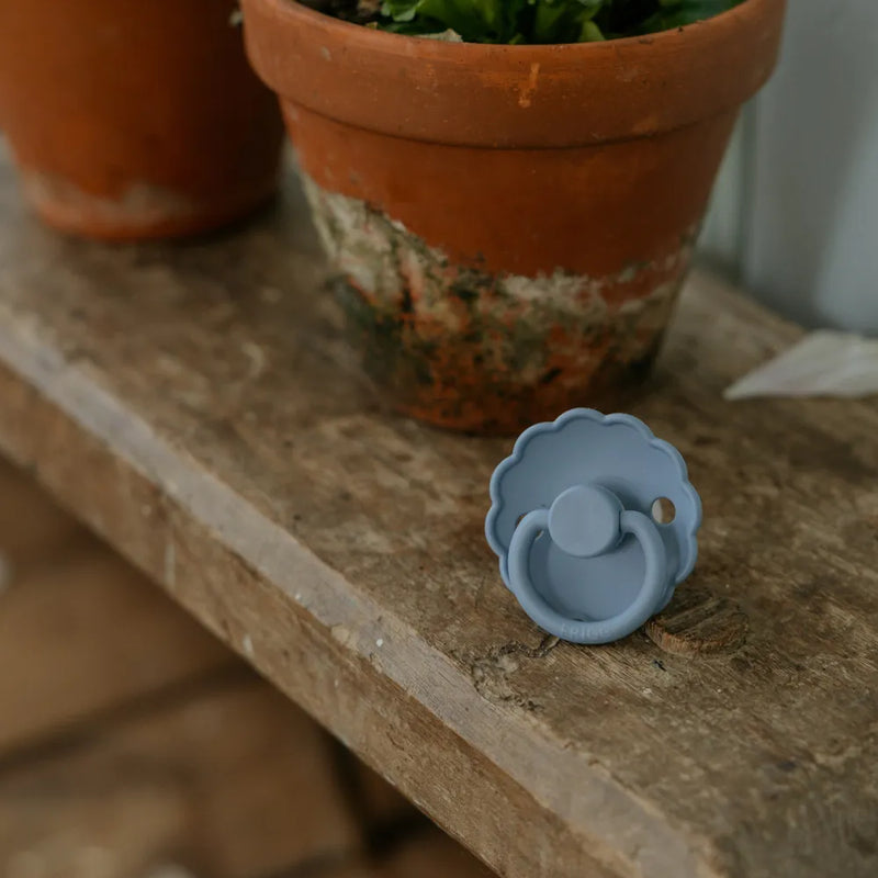 FRIGG Round Pacifier - Daisy Silicone Size 2 - Glacier Blue