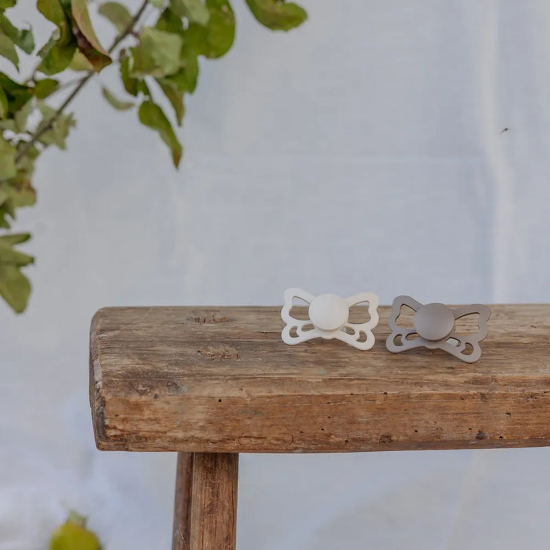 FRIGG Anatomical Pacifier - Butterfly Silicone Size 1 - Cream