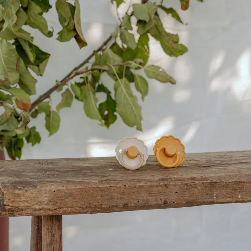 FRIGG Round Pacifier - Daisy Silicone Size 1 - Chamomile