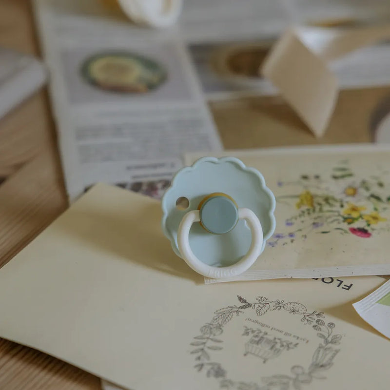 FRIGG Round Pacifier - Daisy Latex Size 1 - Little Darling