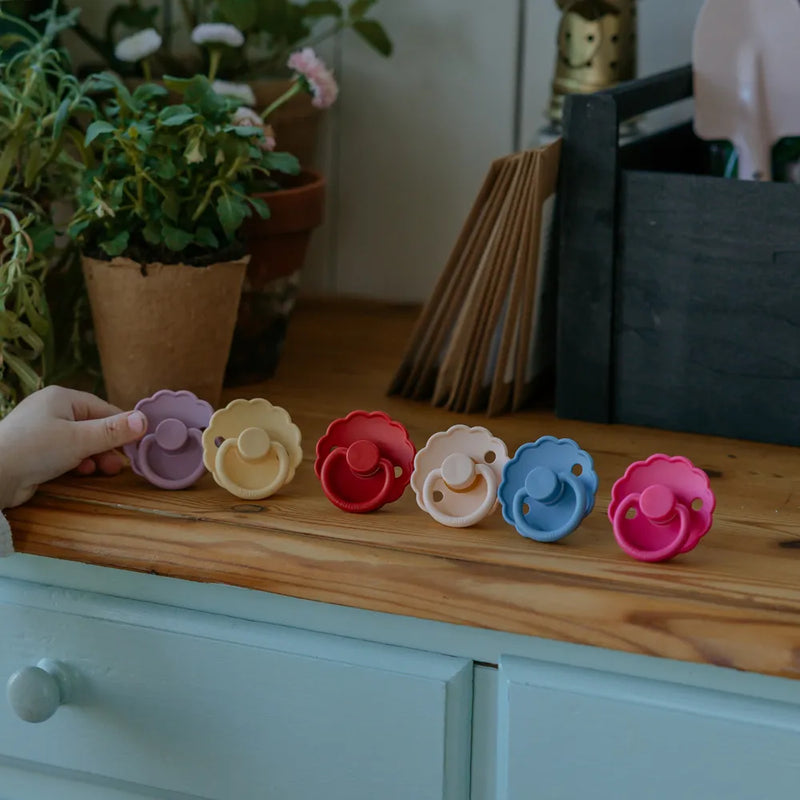 FRIGG Round Pacifier - Daisy Silicone Size 1 - Fuchsia