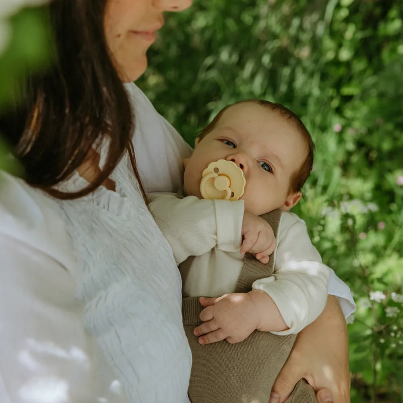 FRIGG Round Pacifier - Daisy Latex Size 1 - Pale Daffodil