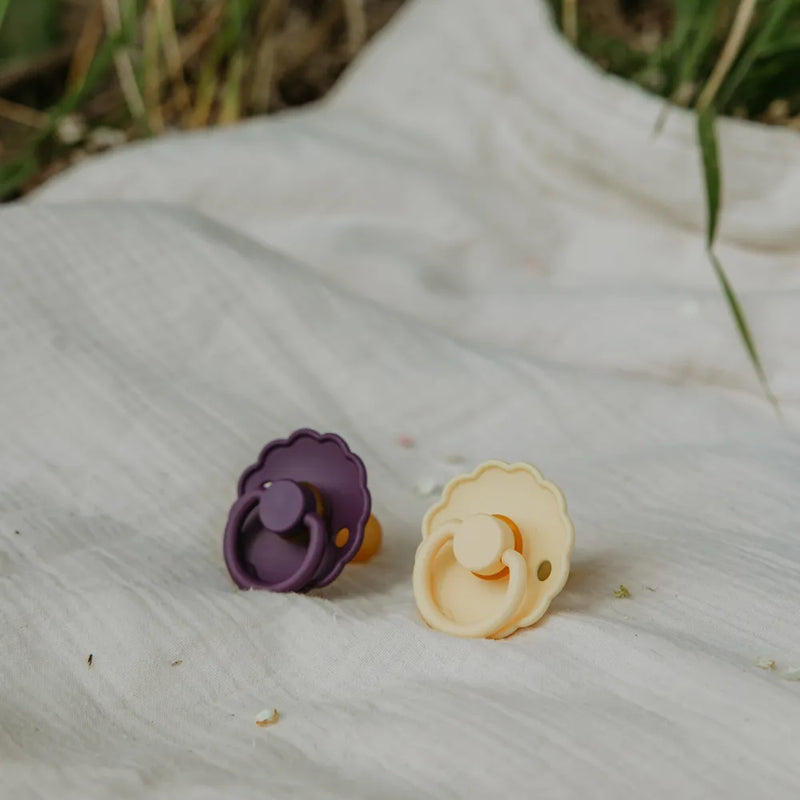 FRIGG Round Pacifier - Daisy Latex Size 1 - Pale Daffodil