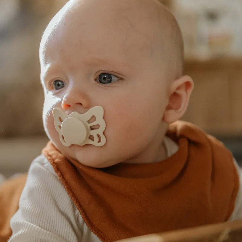FRIGG Anatomical Pacifier - Butterfly Silicone Size 1 - Baby Pink