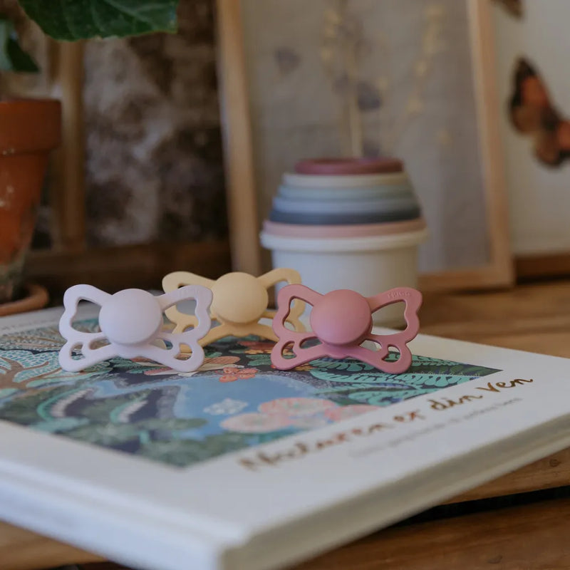 FRIGG Pacifier - Butterfly Silicone 2-Pack Size 2 - Cedar/Baby Pink