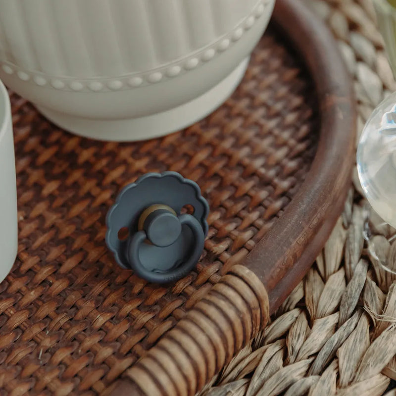 FRIGG Round Pacifier - Daisy Silicone Size 1 - Jet Black