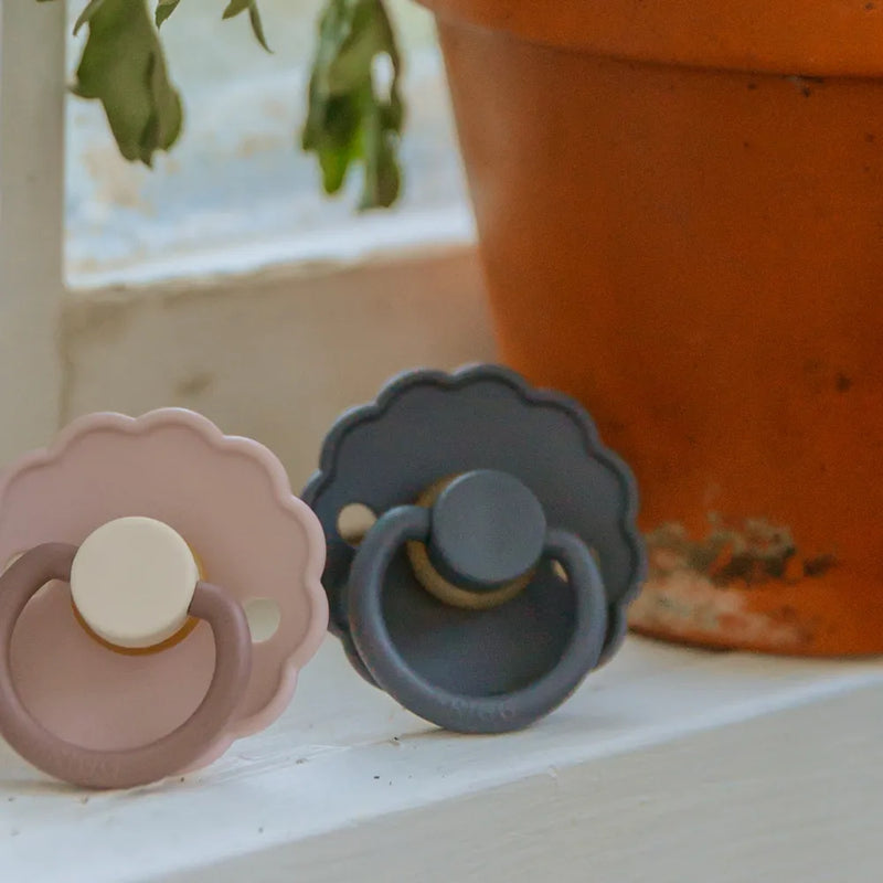 FRIGG Round Pacifier - Daisy Silicone Size 2 - Graphite