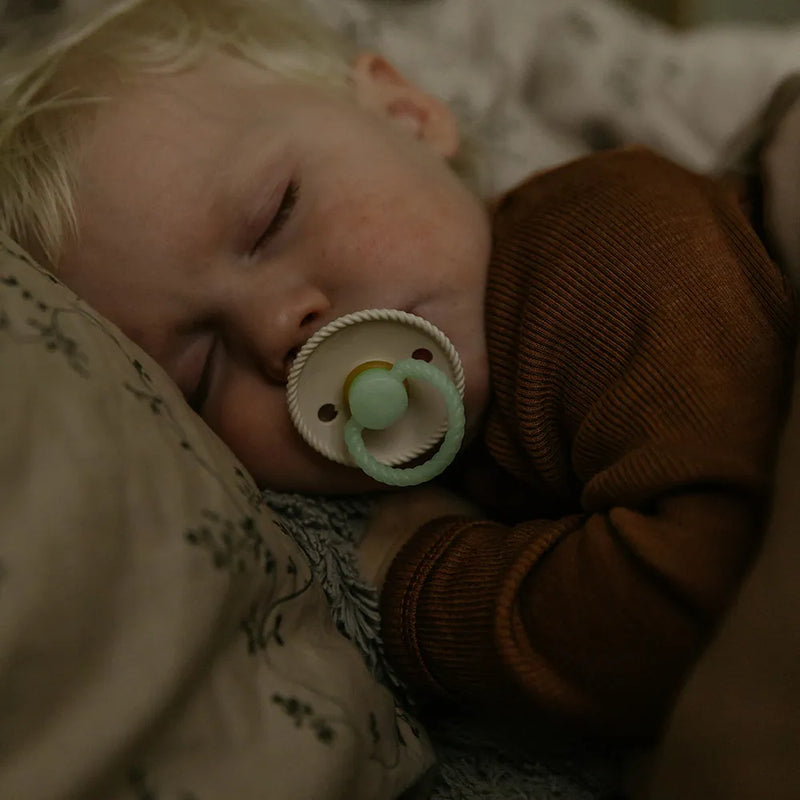 FRIGG Round Pacifier - Rope Night Latex Size 1 - Blush