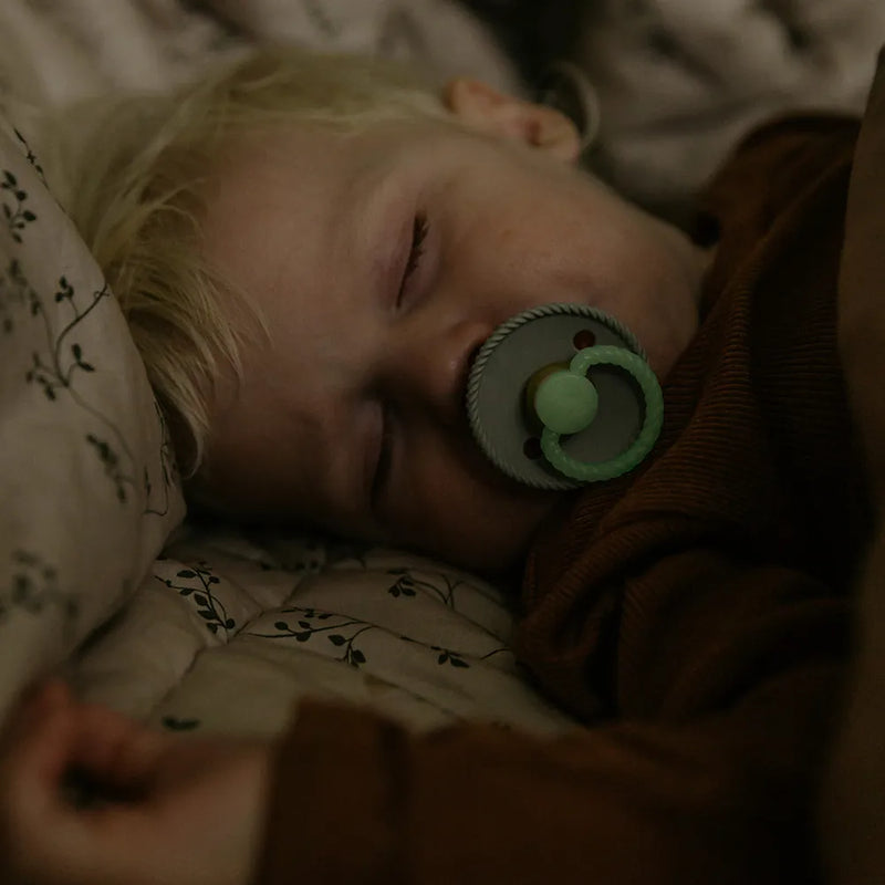 FRIGG Round Pacifier - Rope Night Latex Size 1 - Sage