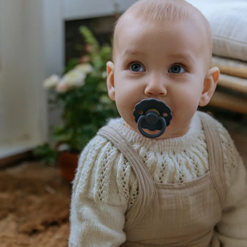 FRIGG Round Pacifier - Daisy Silicone Size 1 - Jet Black