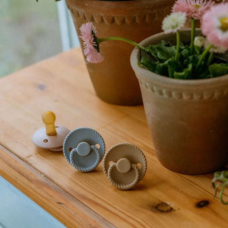 FRIGG Round Pacifier - Rope Silicone Size 1 - Jet Black