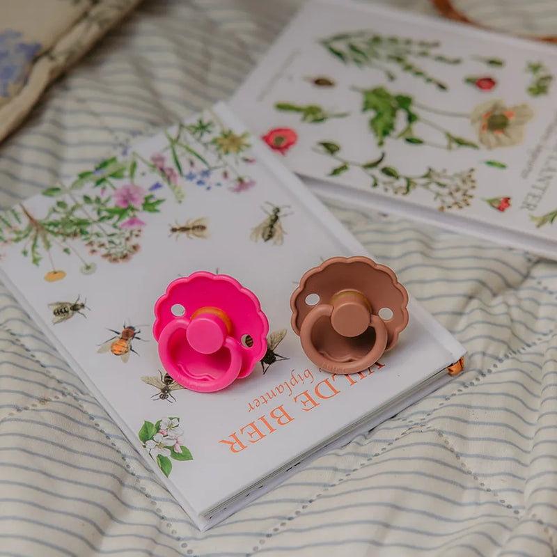 FRIGG Round Pacifier - Daisy Silicone Size 1 - Woodchuck