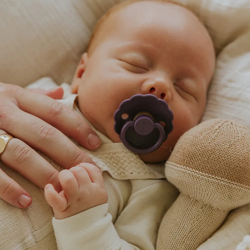 FRIGG Round Pacifier - Daisy Silicone Size 1 - Violet Dream