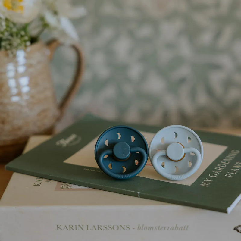 FRIGG Round Pacifier - Moon Phase Silicone Size 1 - Slate