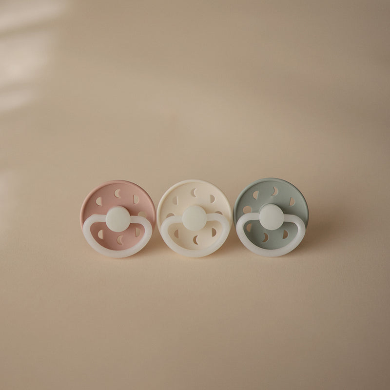 FRIGG Pacifier - Moon Phase Night Latex 2-Pack Size 1 - Blush/Cream