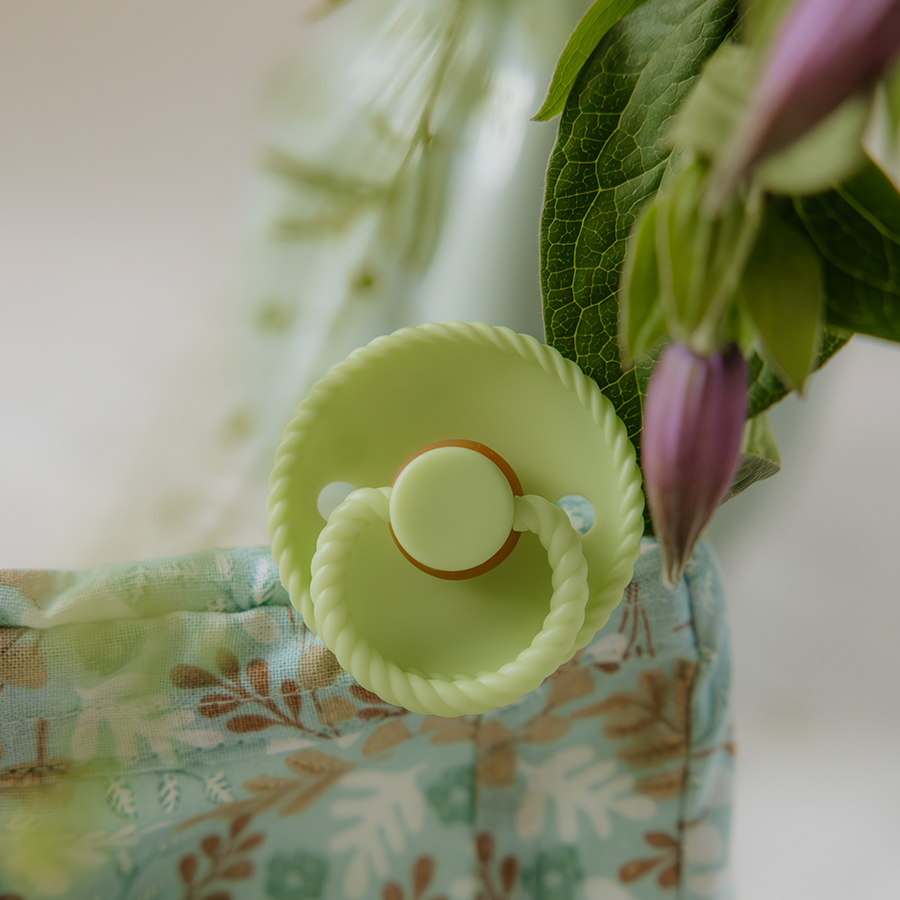 FRIGG Rope pacifier in Green Tea